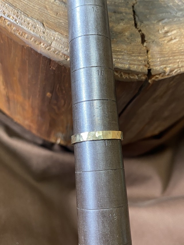 ハンドメイドアクセサリー 真鍮の指輪に鎚目をつける方法 ハンドメイドアクセサリー 真鍮の指輪に鎚目をつける方法