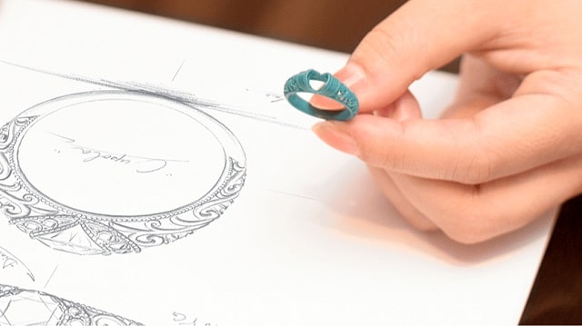 デザイン画と指輪の原型