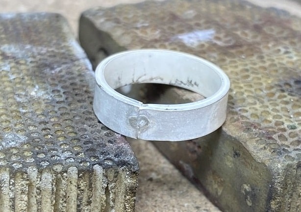 ロー付け部分を削る前のリング