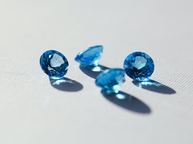 青い宝石